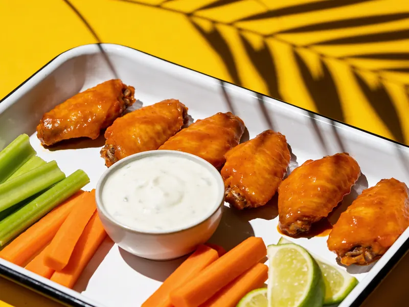 Buffalo wings with ranch dip